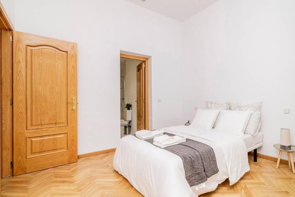 Bello Apartamento En Centro De Madrid, C/Infantas 1-3 By Batuecas エクステリア 写真